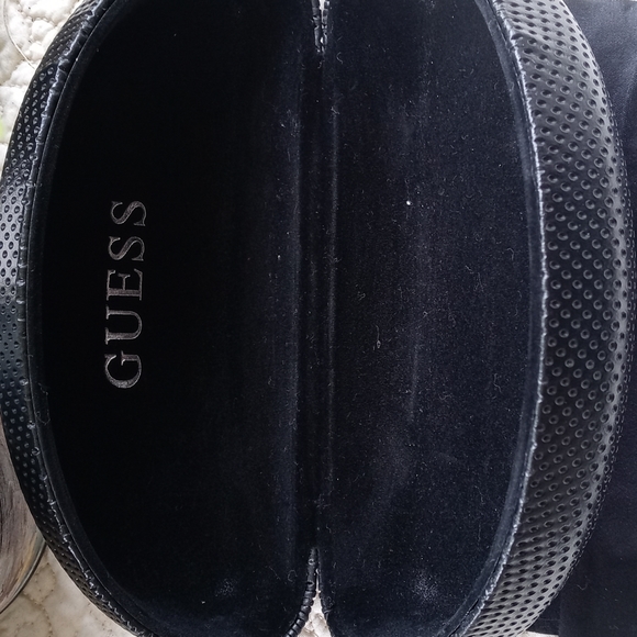 GUESS RX GLASSES AND CASE - Picture 10 of 10